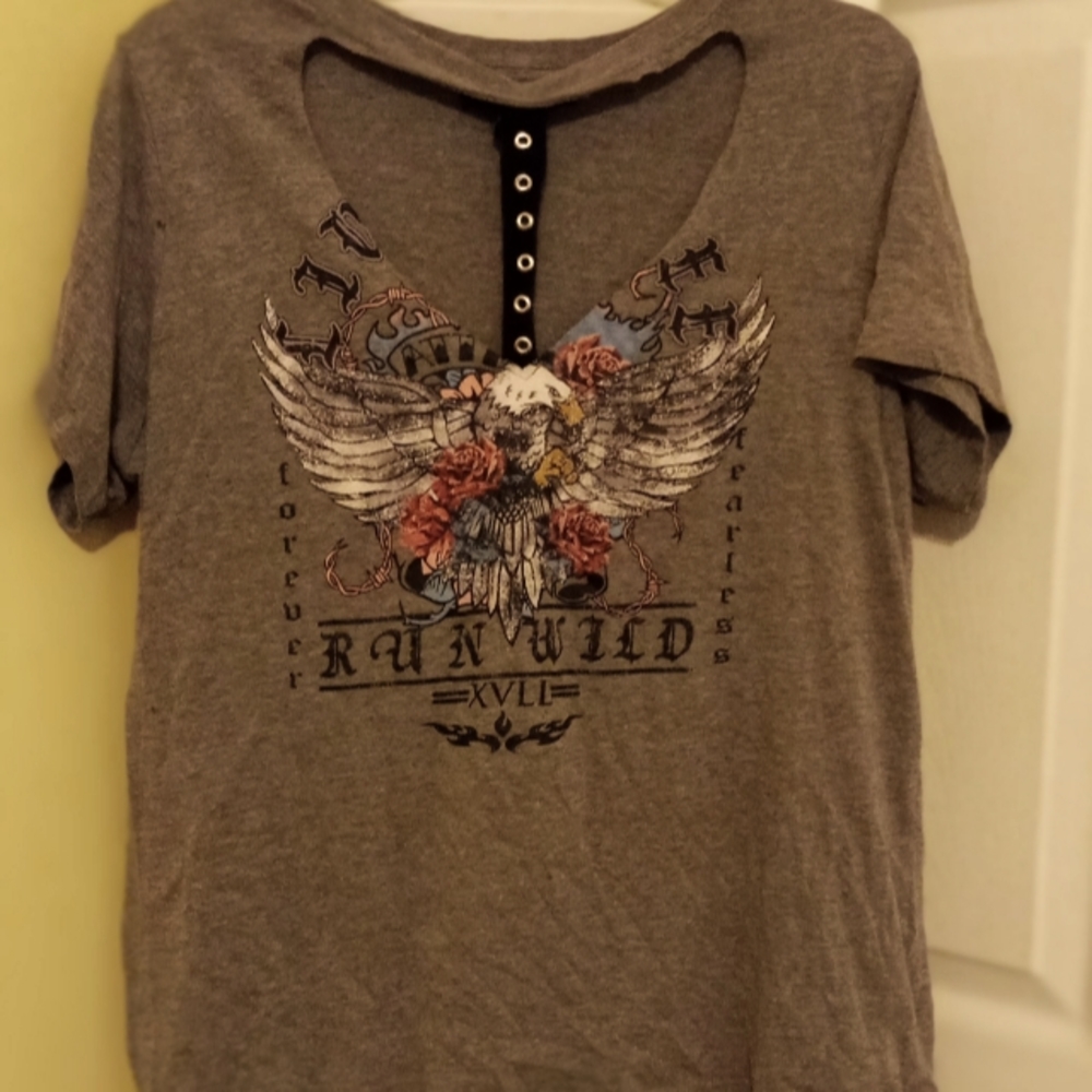 Xl. Women's Derek 🤍 Hearts Plus Live Free T-shirt